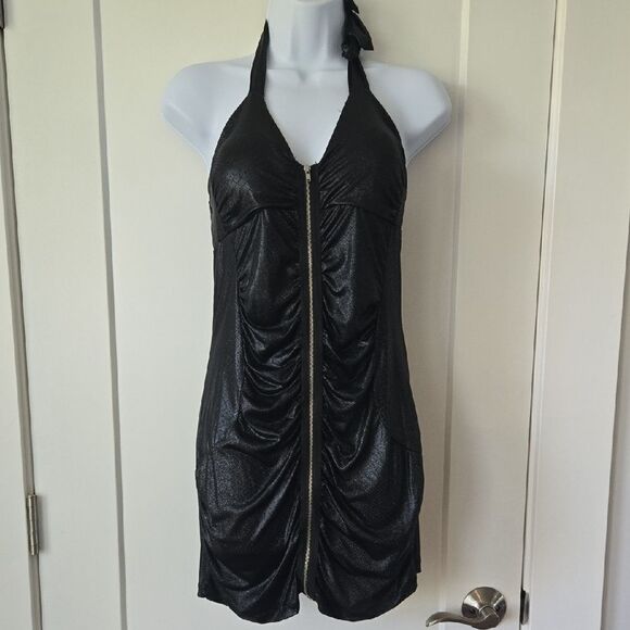 Dresses & Skirts - Elegant Black Halter Dress with Front Zipper